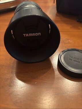 Black Tamron Zoom Telephoto AF 75-300mm f/4.0-5.6 LD Macro AF Lens